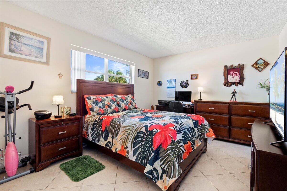 GOLDEN LAKES VILLAGE CONDO 1 THRU 13-A - Residential