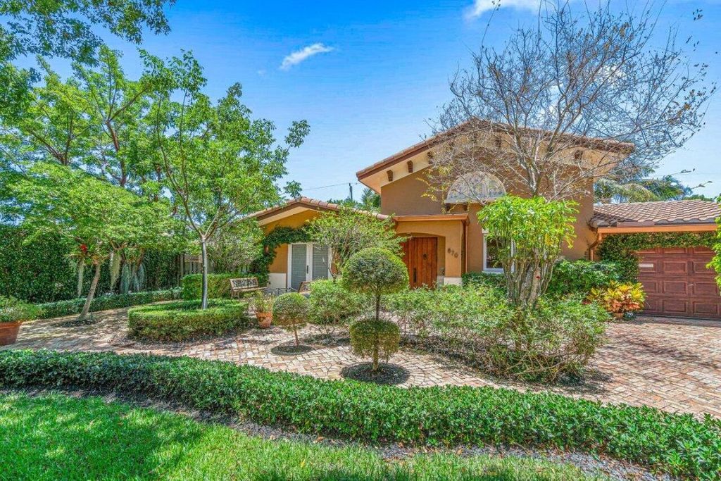 Photo of 870 NW 7th Street, Boca Raton, FL 33486 (MLS # R11147930)