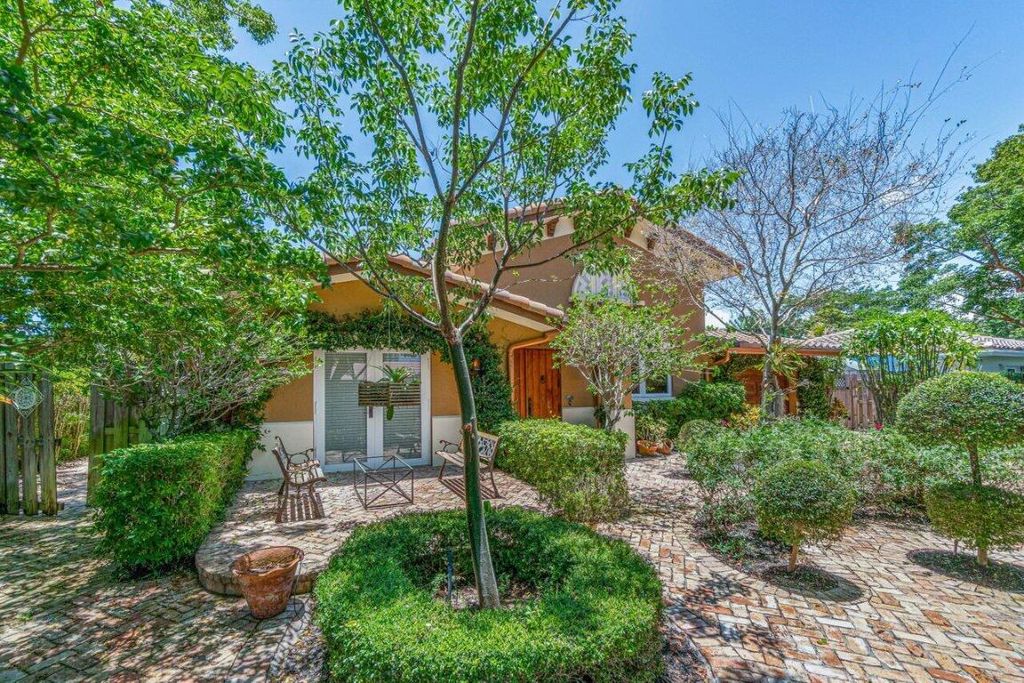 Photo of 870 NW 7th Street, Boca Raton, FL 33486 (MLS # R11147930)