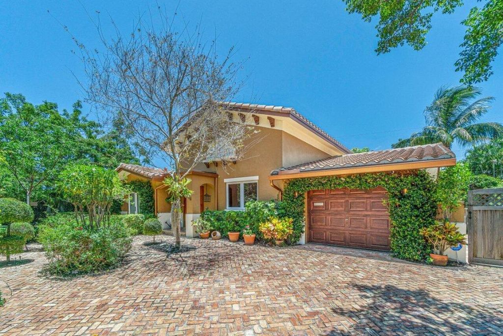 Photo of 870 NW 7th Street, Boca Raton, FL 33486 (MLS # R11147930)