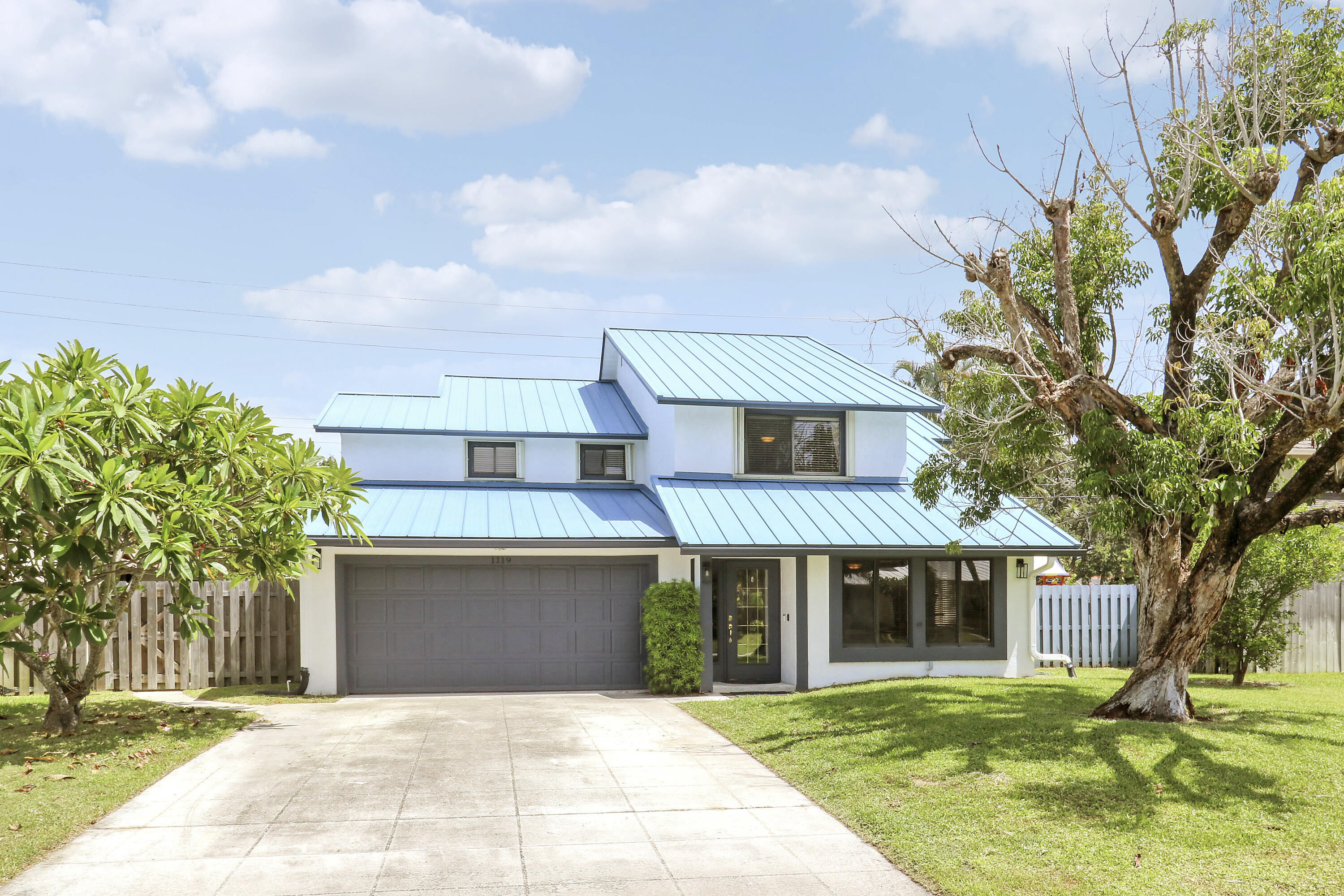 Photo 1 of 37 — 1119 RAINWOOD Circle, Palm Beach Gardens, FL 33410