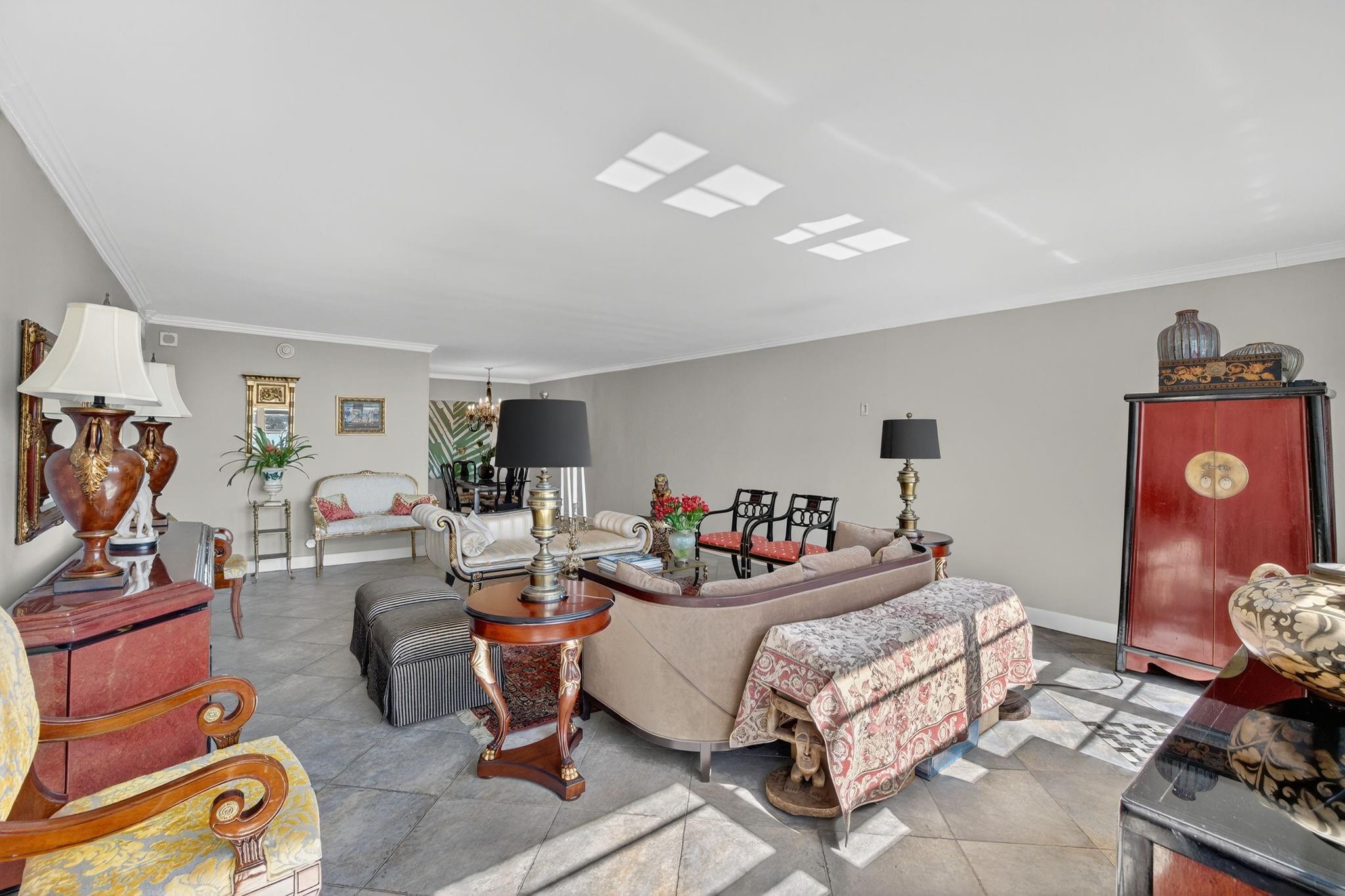 EAST POINT TOWERS - Residential