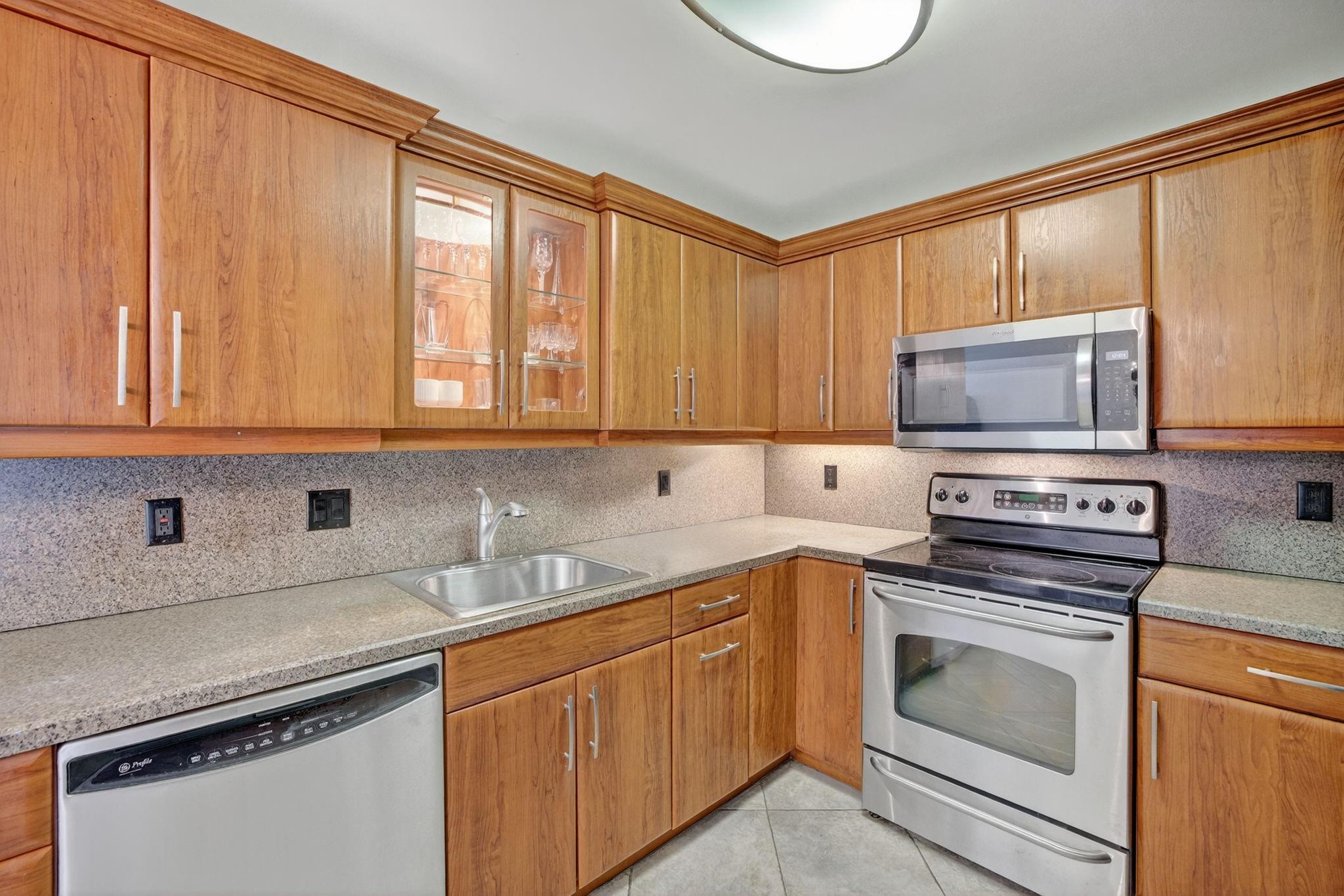 EAST POINT TOWERS - Residential