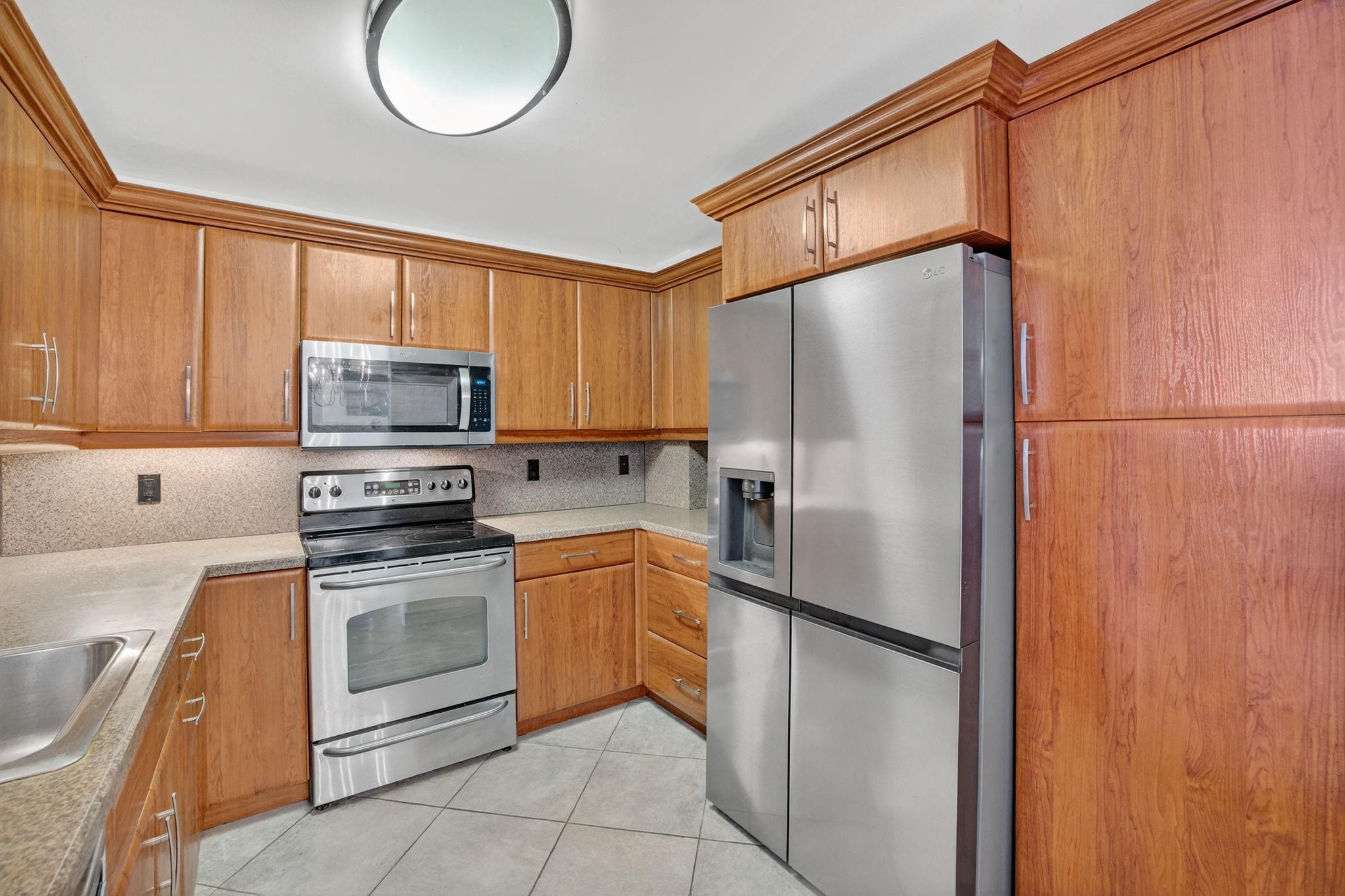 EAST POINT TOWERS - Residential