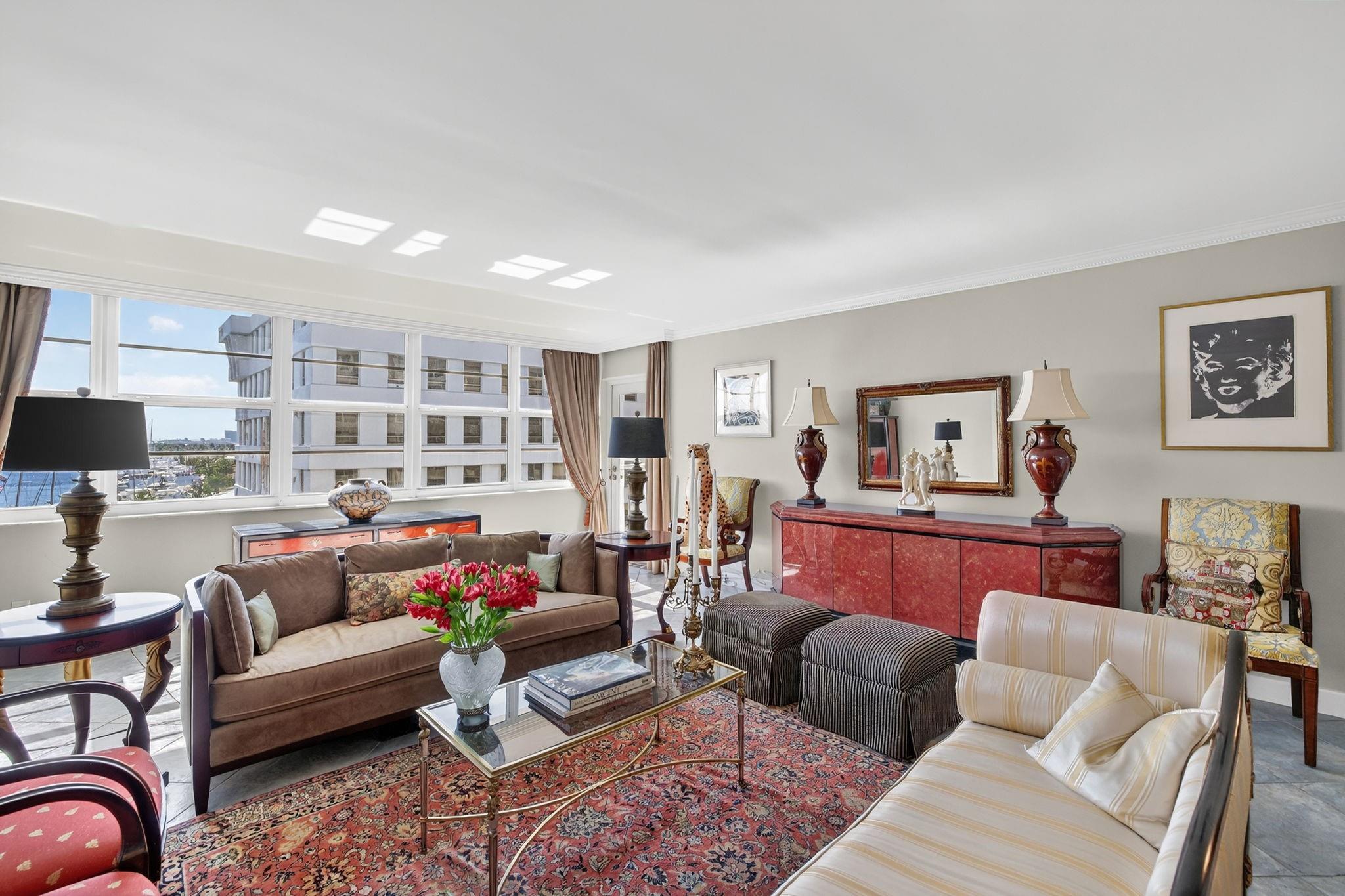 EAST POINT TOWERS - Residential