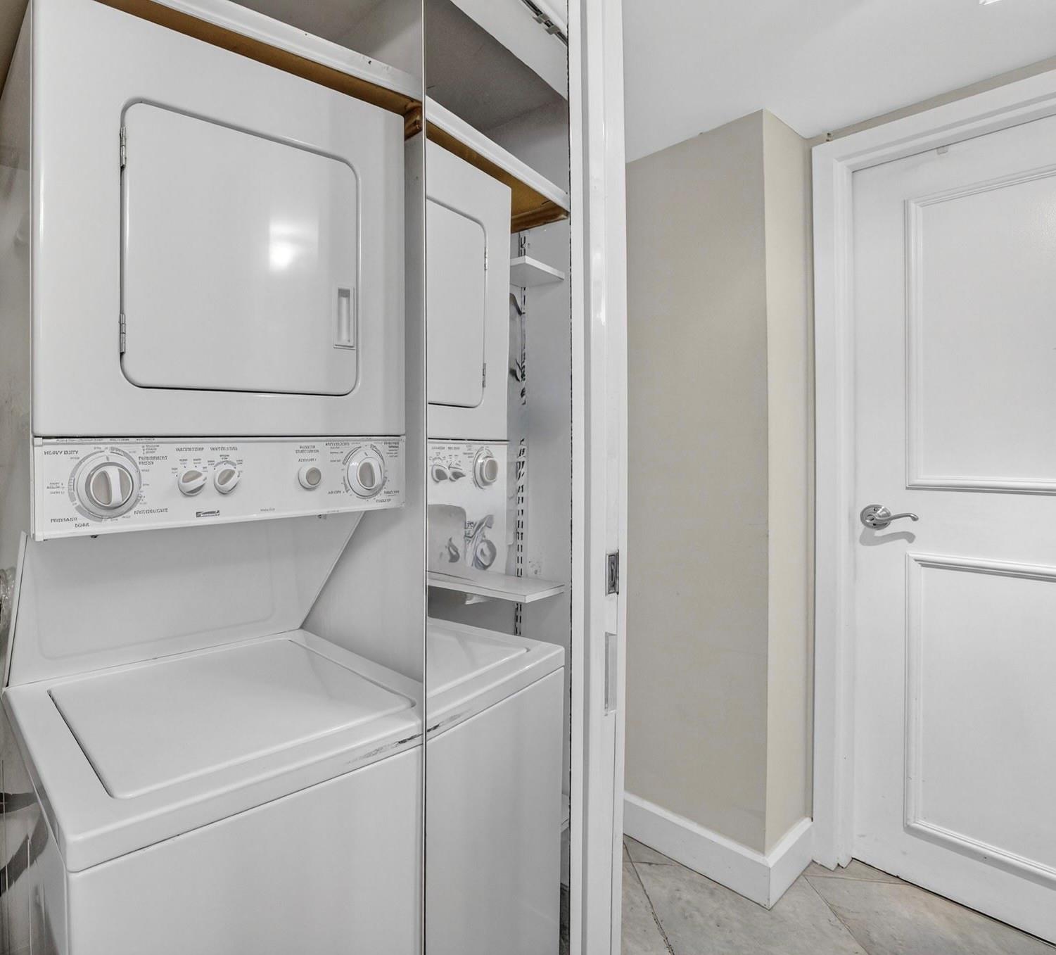 EAST POINT TOWERS - Residential