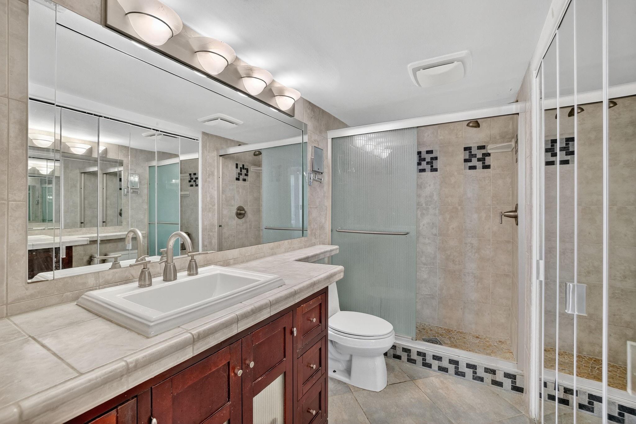 EAST POINT TOWERS - Residential