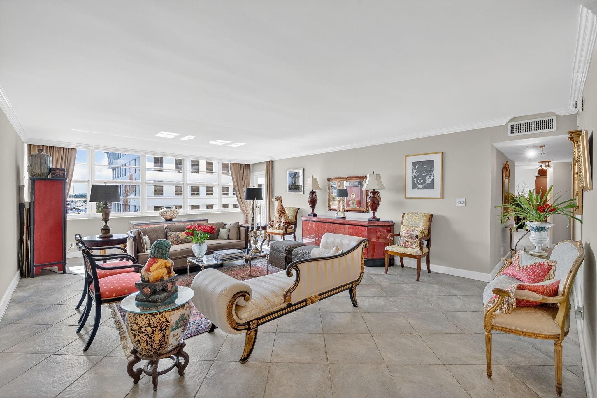 EAST POINT TOWERS - Residential