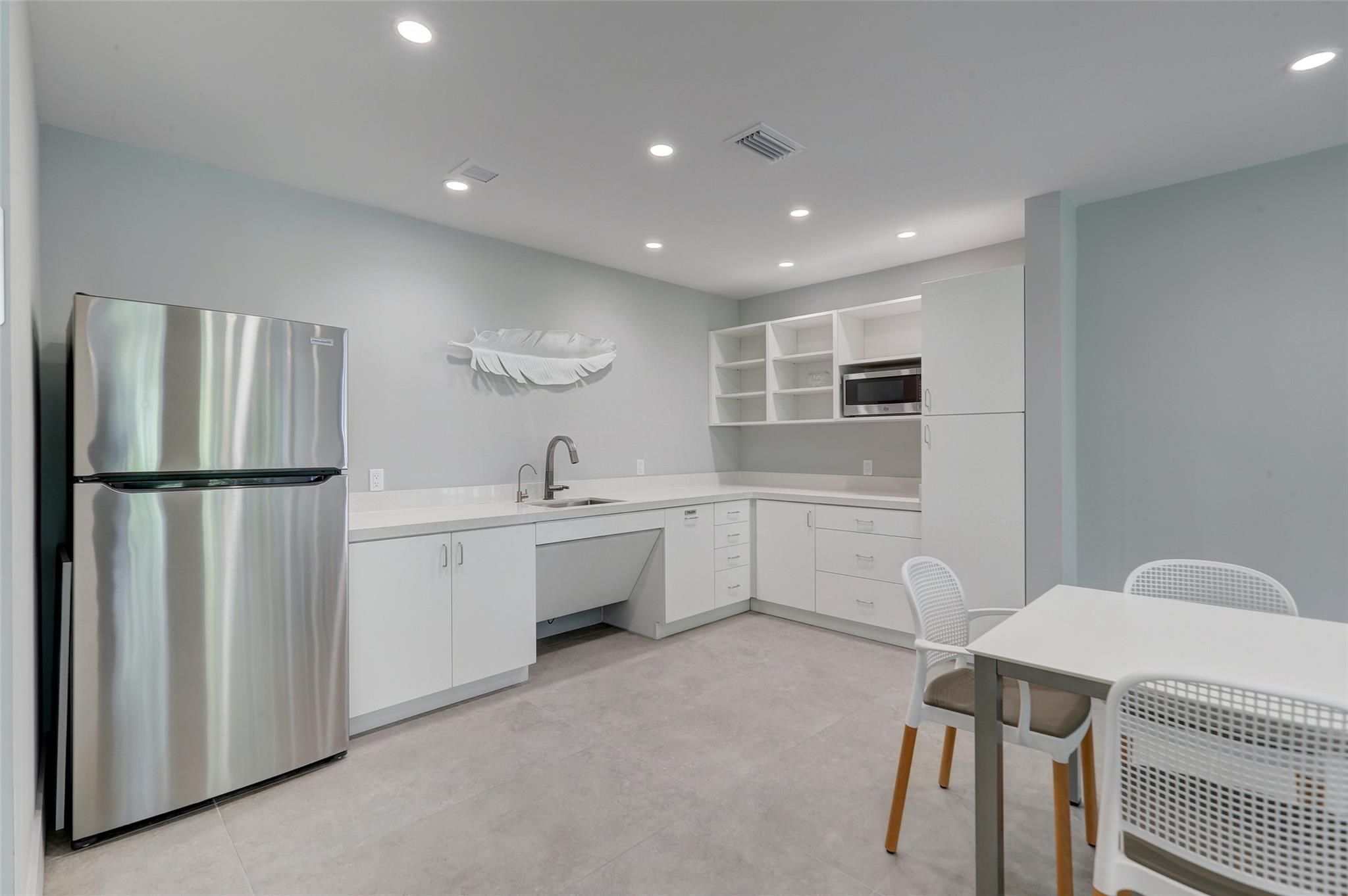 EAST POINT TOWERS - Residential