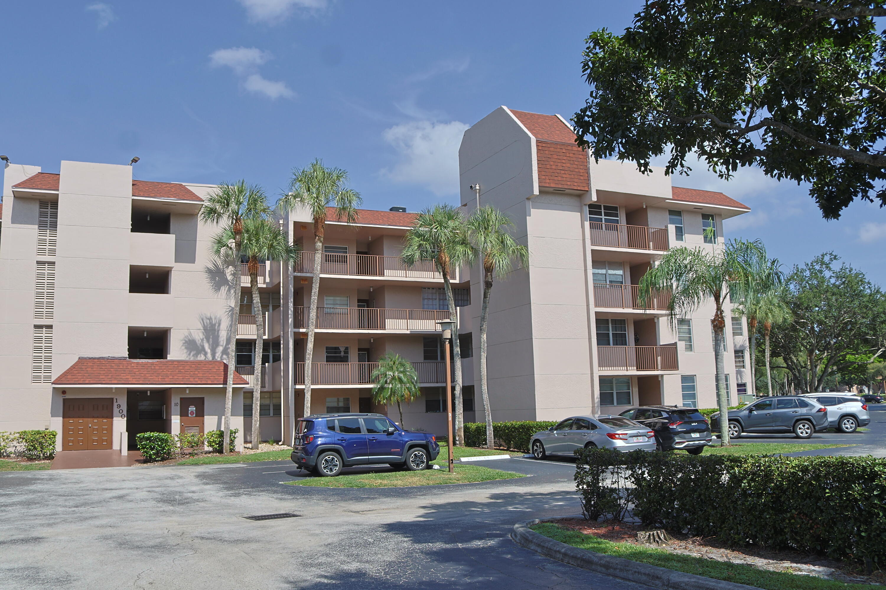 1900 Sabal Palm Drive 106, Davie FL 33324
