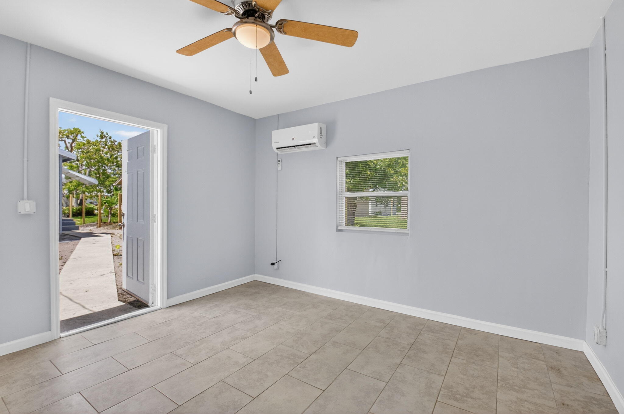 DELRAY TOWN OF - Residential Lease