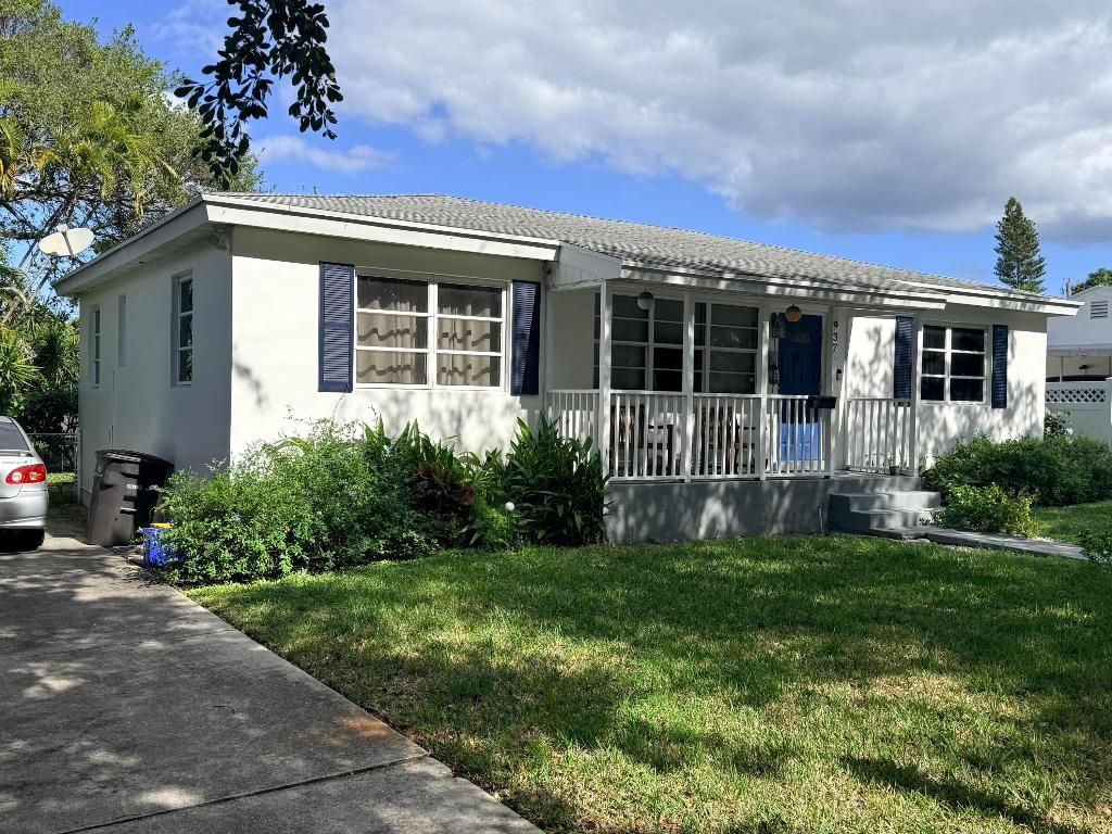 Photo of 937 Upland Road, West Palm Beach, FL 33401 (MLS # R11158349)