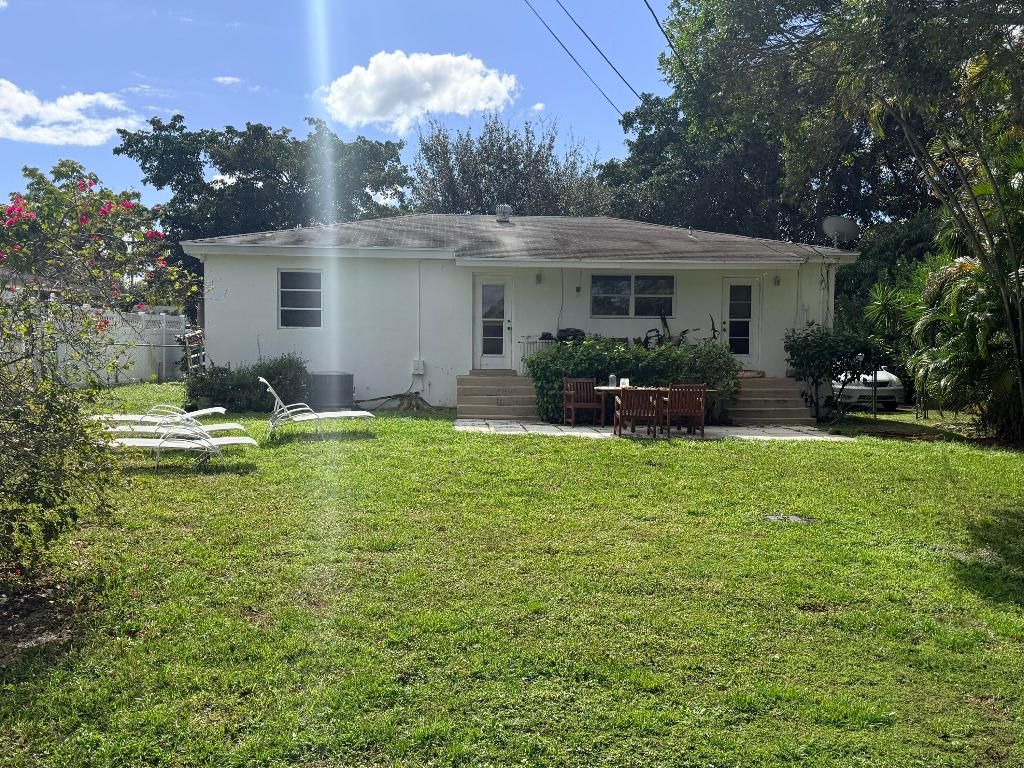 Photo of 937 Upland Road, West Palm Beach, FL 33401 (MLS # R11158349)