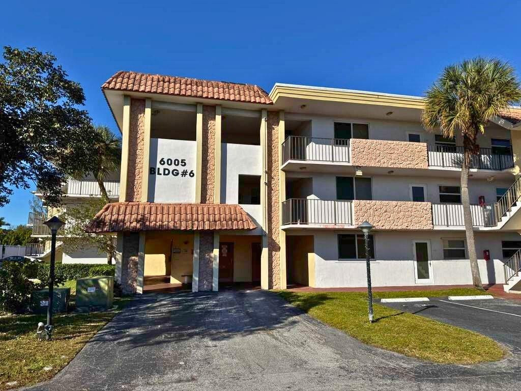 6005 Del Lago Circle 105