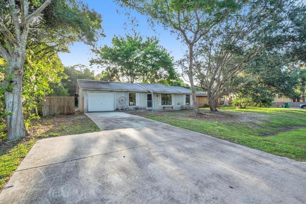 Photo of 6103 Spring Garden Place Pl, Fort Pierce, FL 34951 (MLS # R10823865)