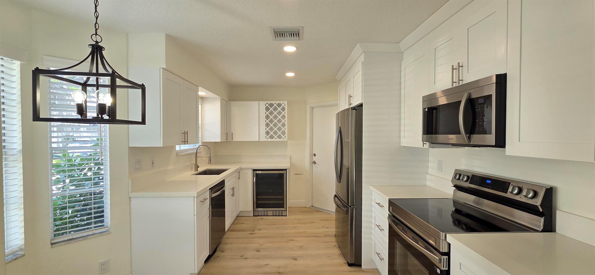 EMERALD FOREST OF WELLING - Residential Lease