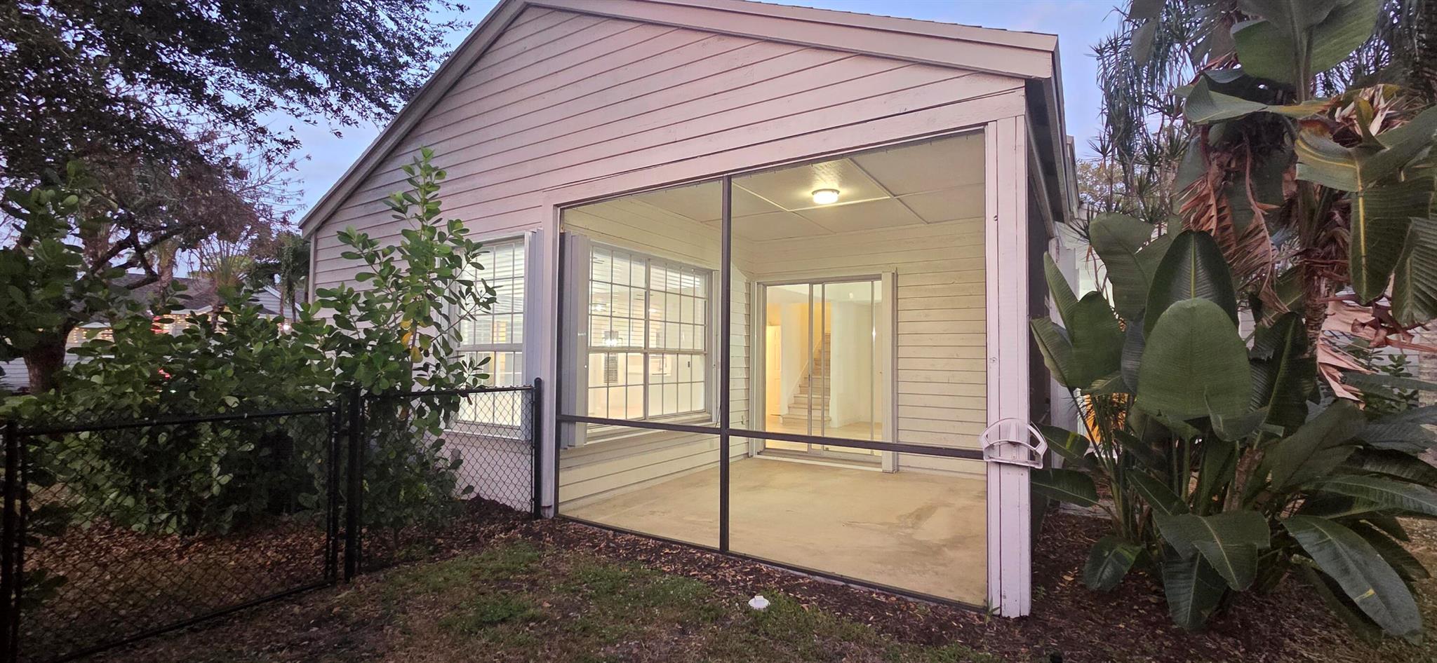 EMERALD FOREST OF WELLING - Residential Lease