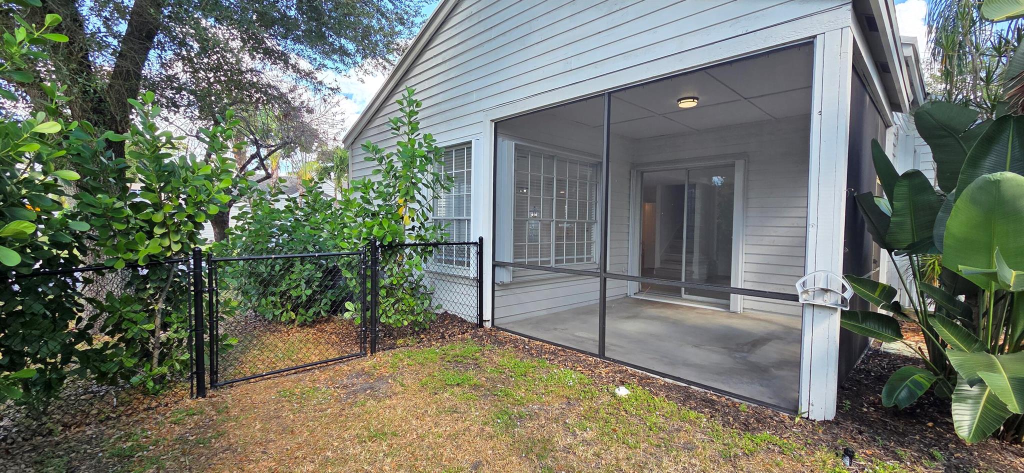 EMERALD FOREST OF WELLING - Residential Lease