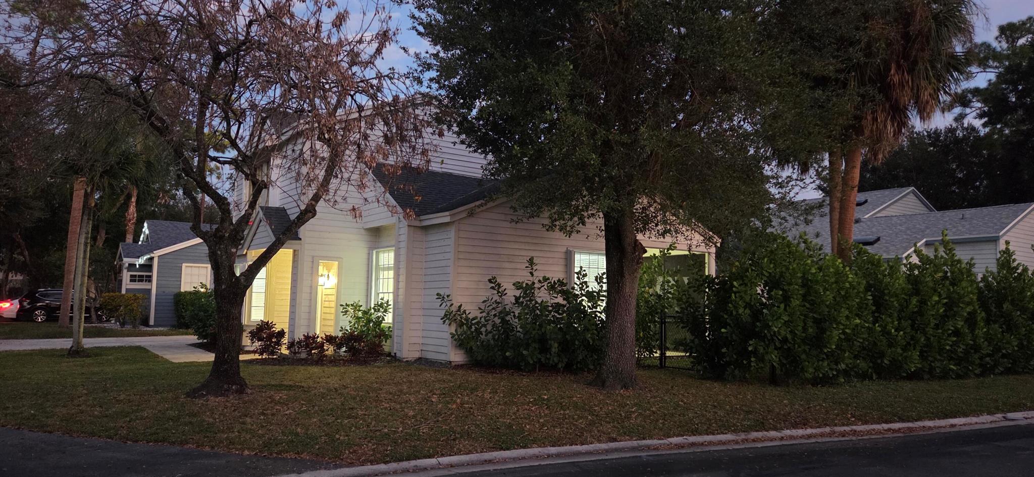 EMERALD FOREST OF WELLING - Residential Lease