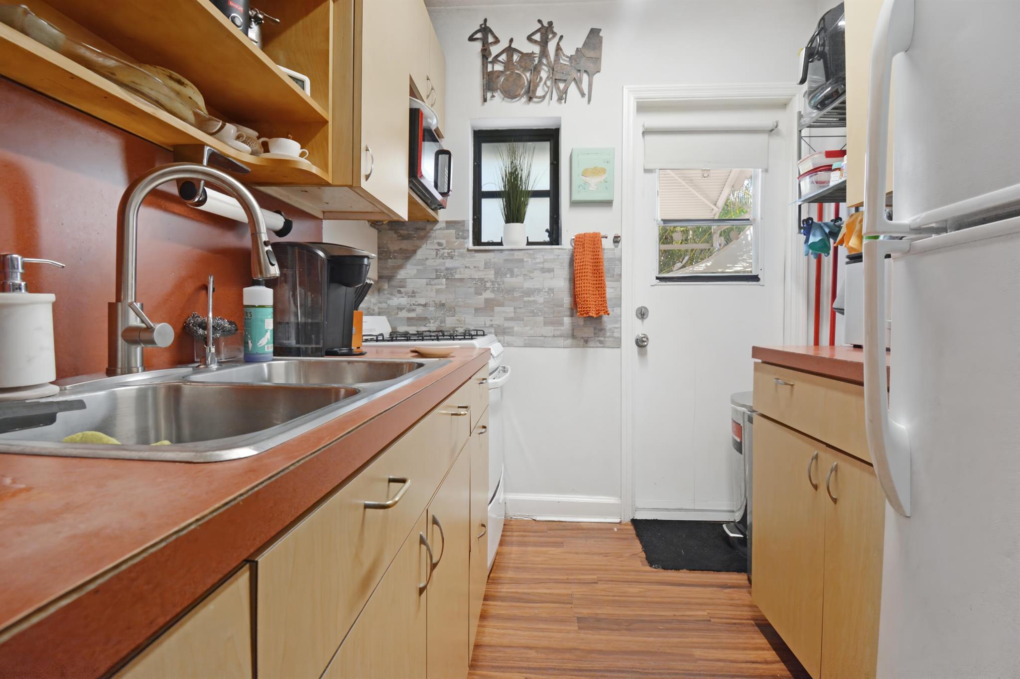 HARRIS ESTATES - Residential Income