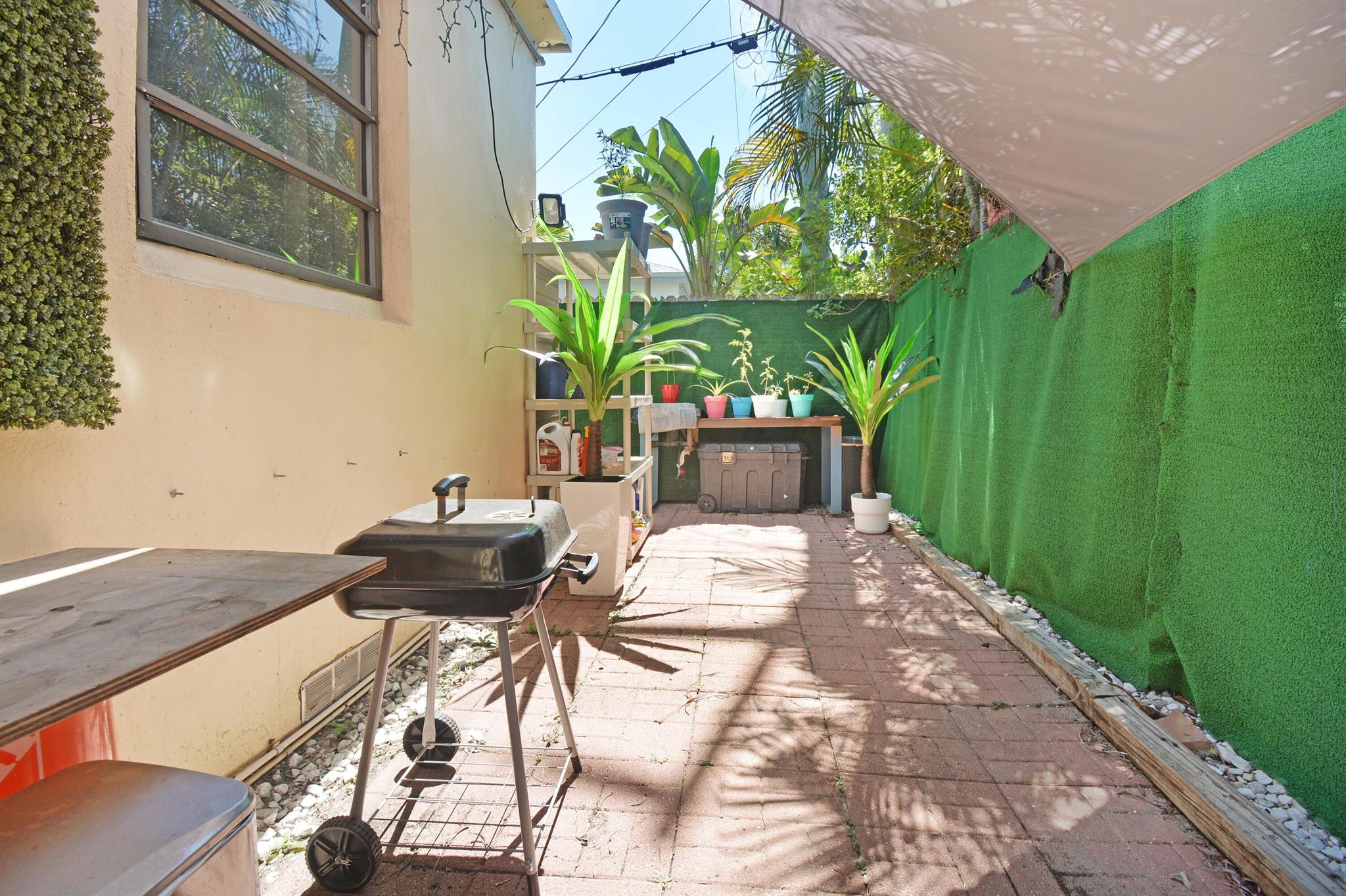 HARRIS ESTATES - Residential Income