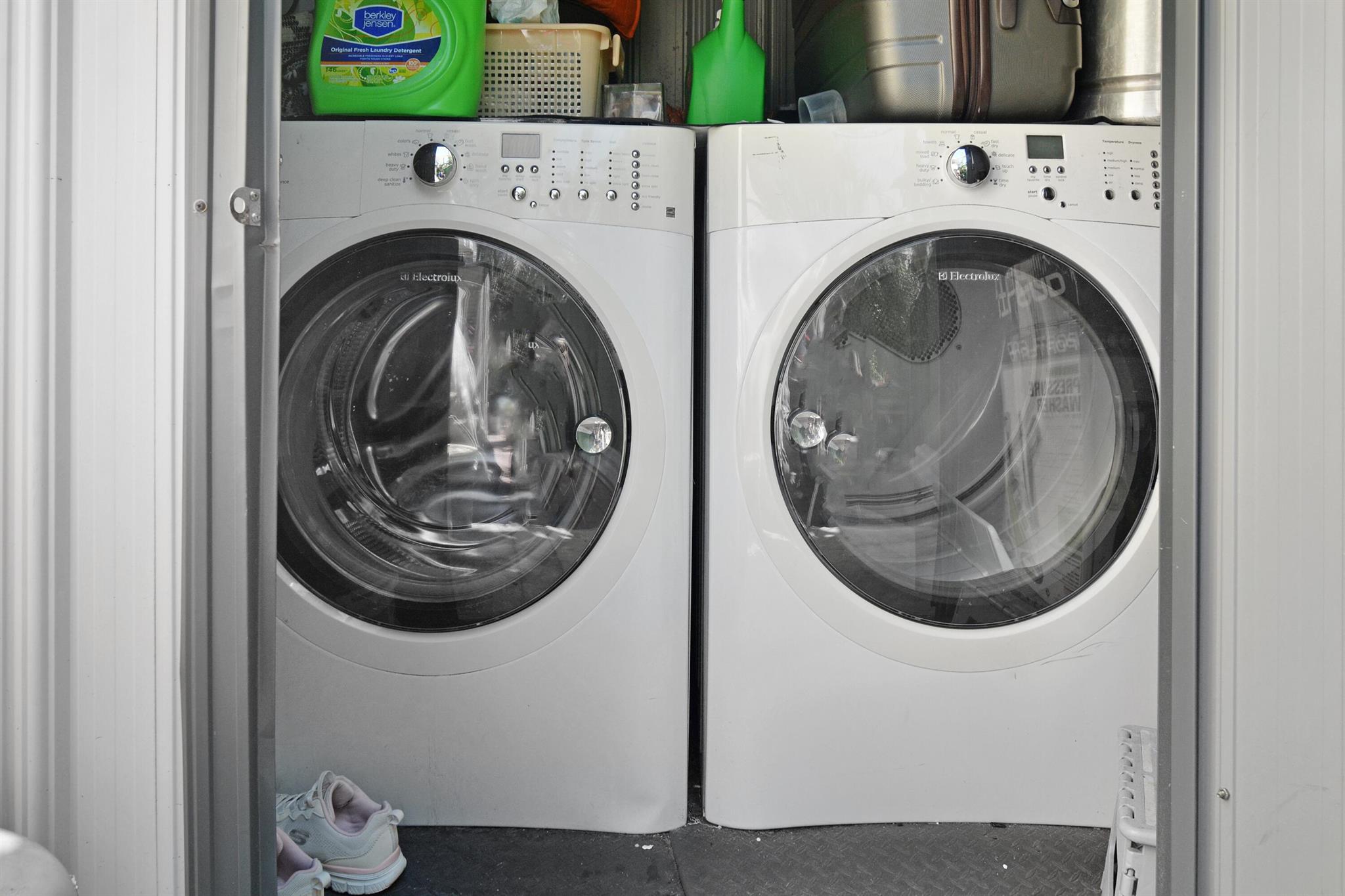 HARRIS ESTATES - Residential Income