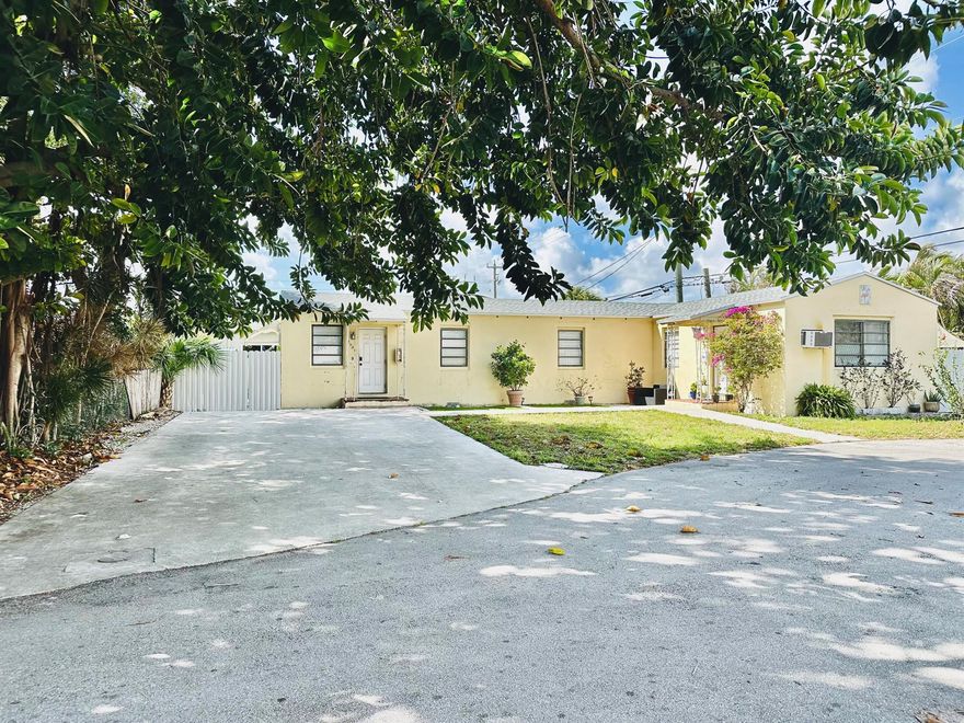 PRICE REDUCTION!! Fantastic duplex in east Hollywood, amazing investment for Airbnb or long-term rentals. NEW ROOF in 2023. Two 1/1 units on each side, with private backyards & washer & dryer, double closets on each side, hurricane shutters, new A/C, new appliances, new flooring, fresh paint and parking for 4+ cars in total, on a dead-end cul-de-sac with no HOA, Vibrant downtown nightlife clubs, bars & restaurants, bike ride to beach, close to Gulf Stream Casino, Young Circle, Ft Lauderdale airport, Hollywood beach & boardwalk. Excellent for investors or anyone looking for a prime location. Owner occupies one unit and other tenant is month-to-month and would be willing to stay if desired. Don't miss out on this opportunity to invest in a booming location!