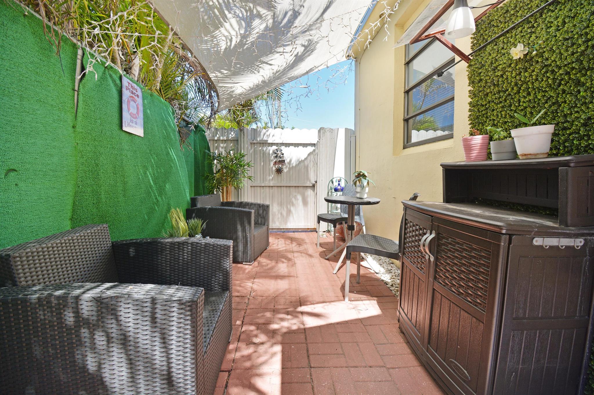 HARRIS ESTATES - Residential Income