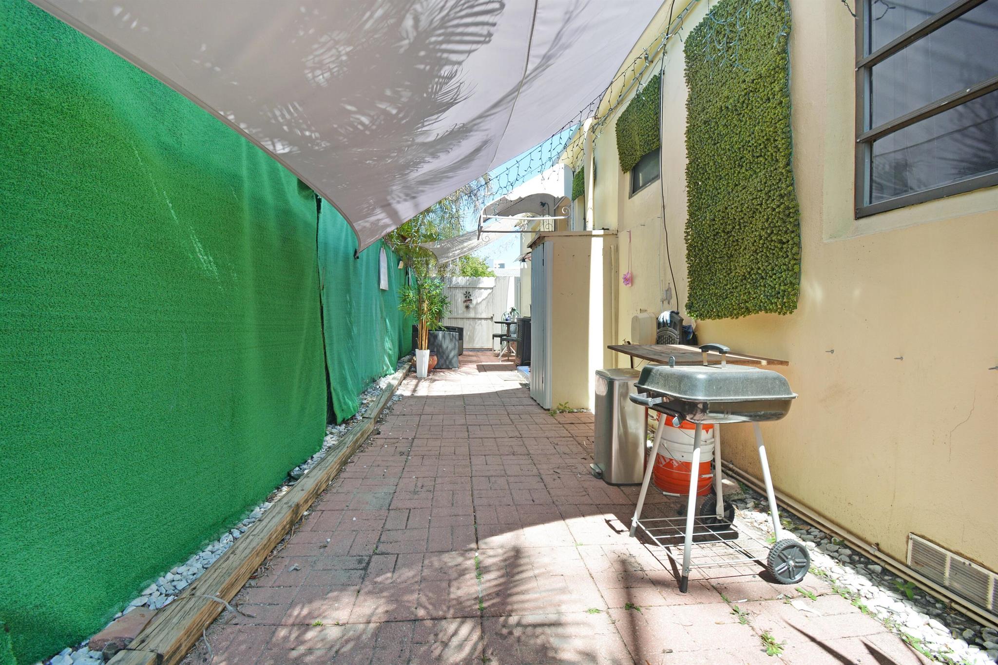 HARRIS ESTATES - Residential Income