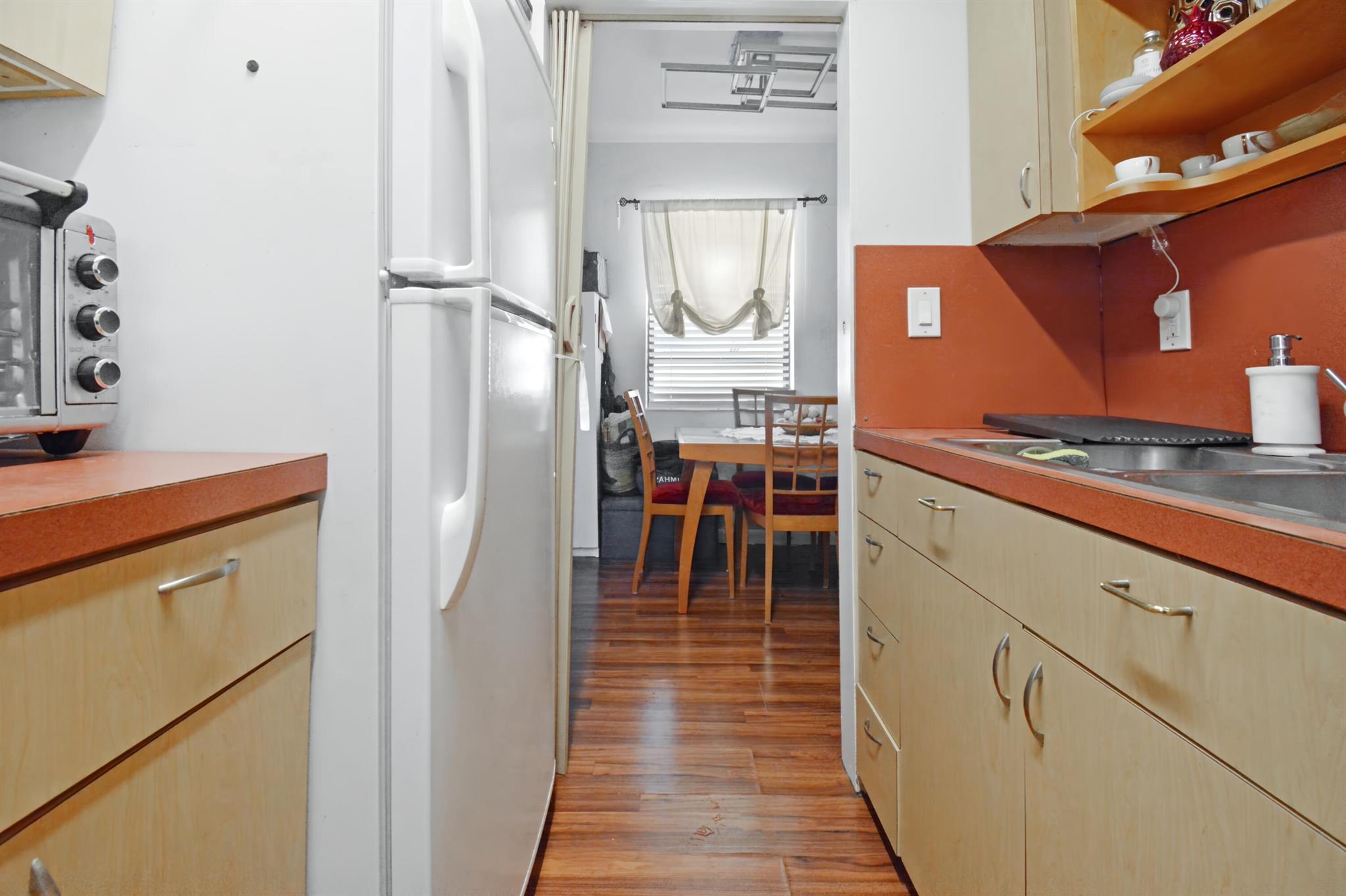 HARRIS ESTATES - Residential Income