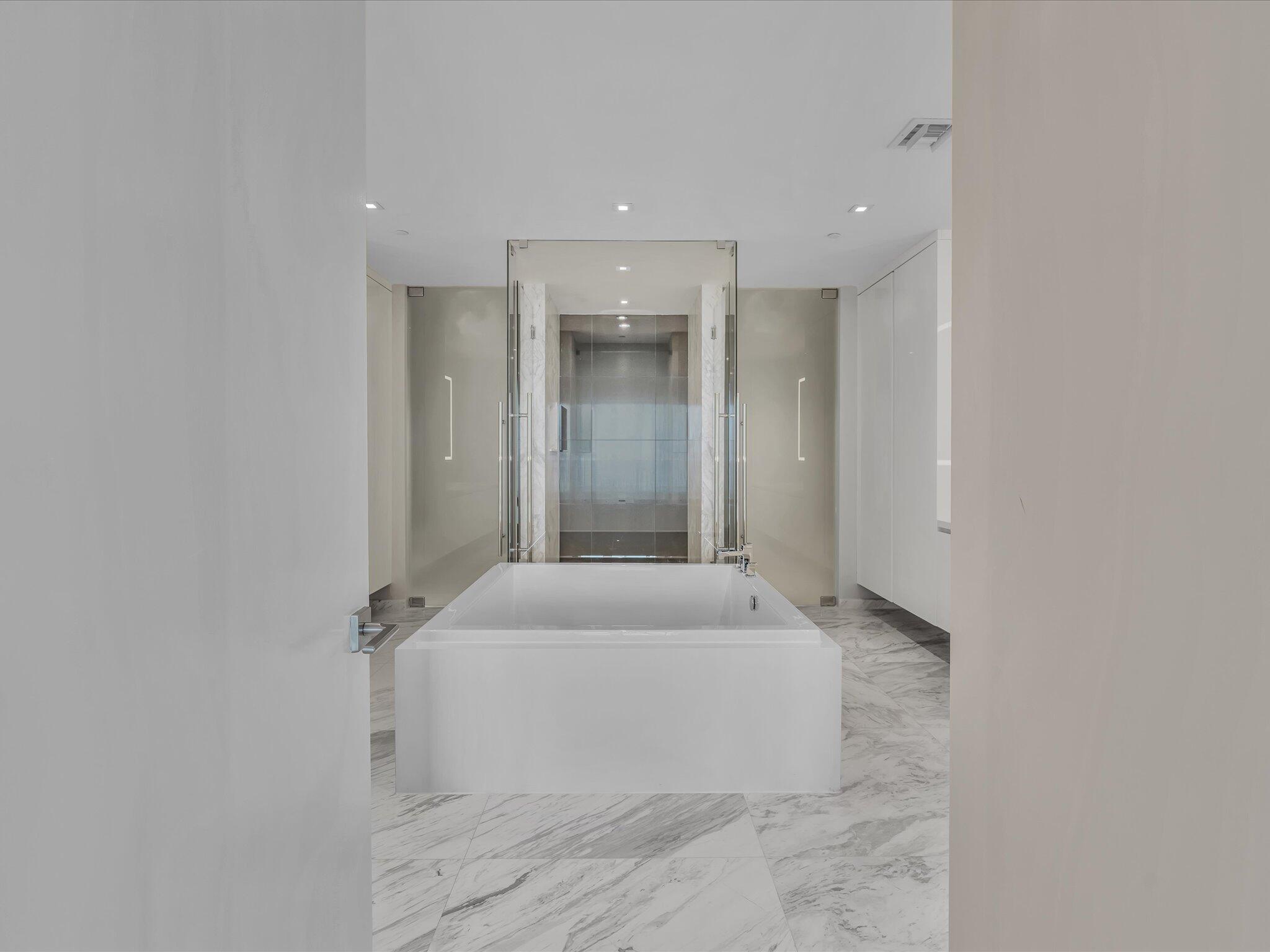 PARAMOUNT FT LAUDERDALE CONDO - Residential Lease