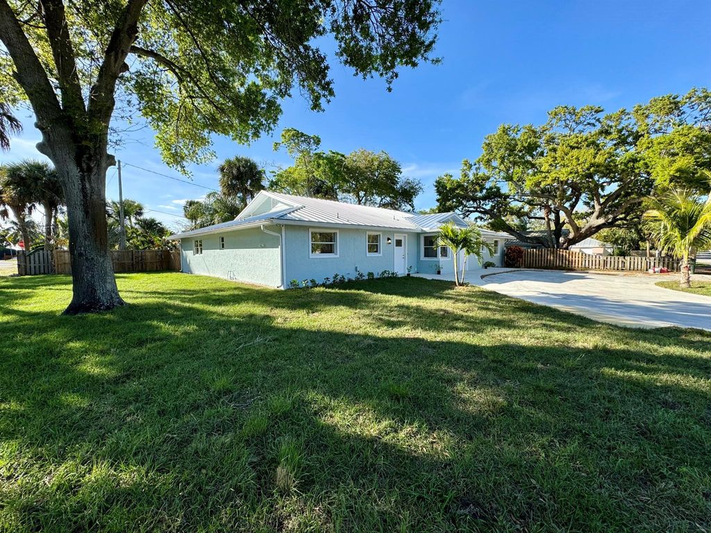 Photo of 500 NW Stuart Avenue, Stuart, FL 34994 (MLS # R10956363)