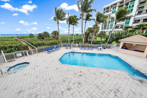 A home in Hutchinson Island