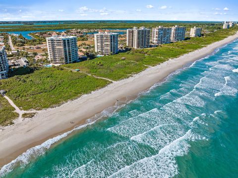 A home in Hutchinson Island