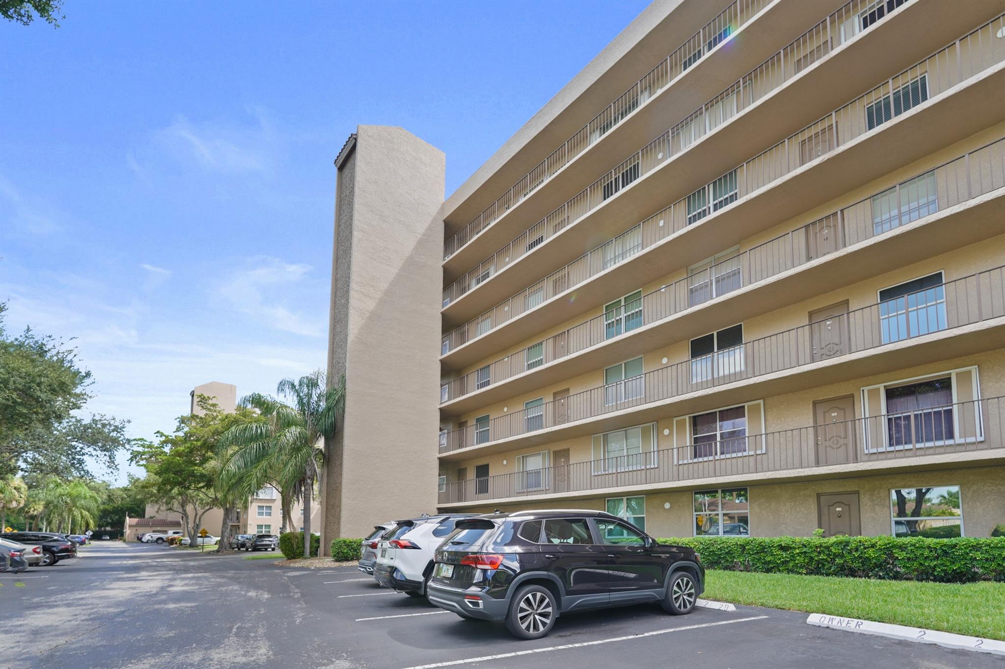 2-bedroom, 2-bath condo in Deerfield Beach with stunning lake views. Located in a quiet, well-maintained neighborhood, this spacious home features a bright open layout, and private balcony. Enjoy peaceful surroundings with easy access to shopping, dining, and beaches. A perfect blend of comfort and convenience!