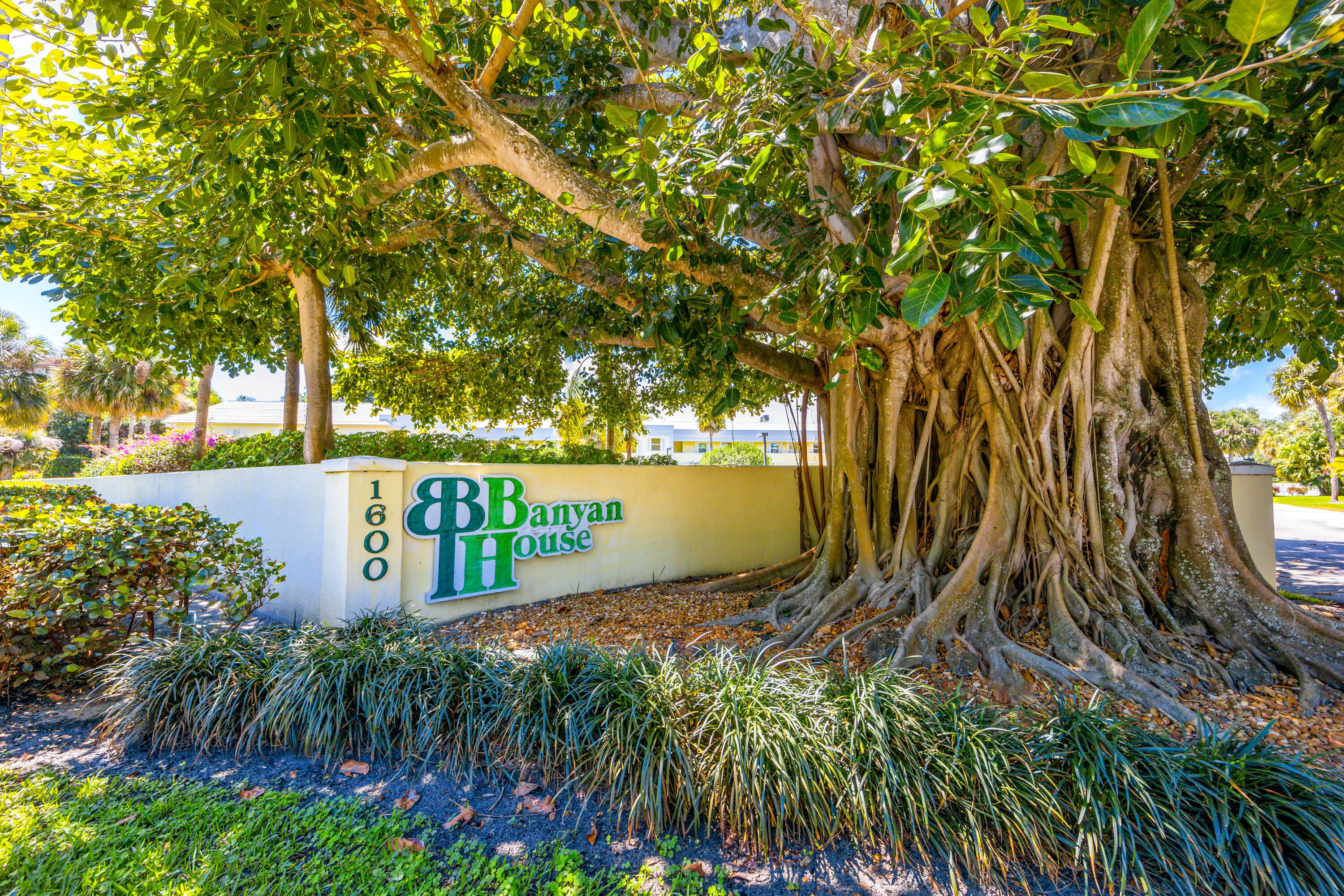 1600 SE Saint Lucie Boulevard 205, Stuart, FL, 34996/$335,000 1 1600 SE Saint Lucie Boulevard 205