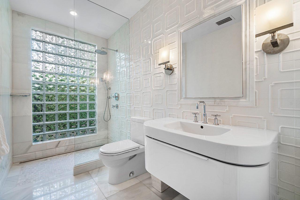 TROPICAL SHORES - Residential Lease