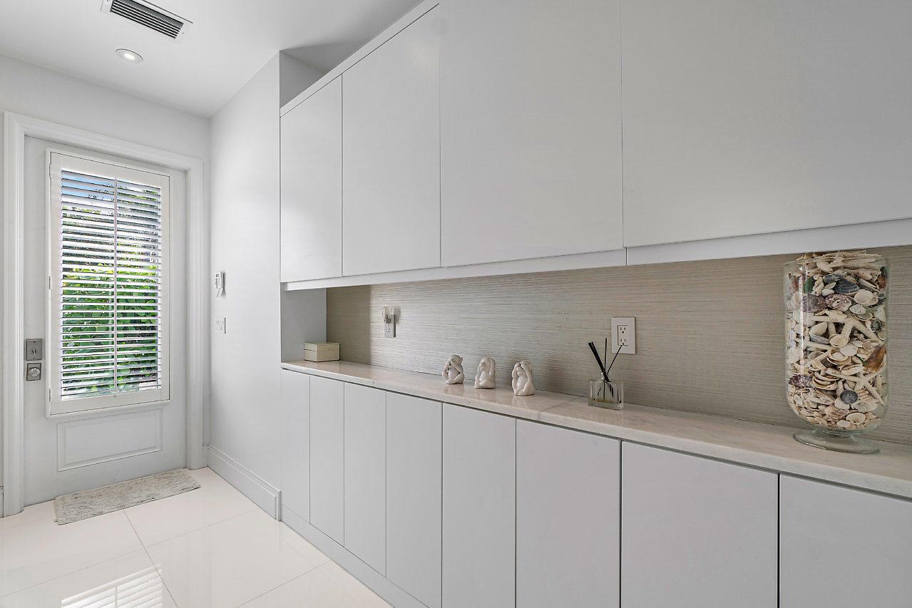 TROPICAL SHORES - Residential Lease