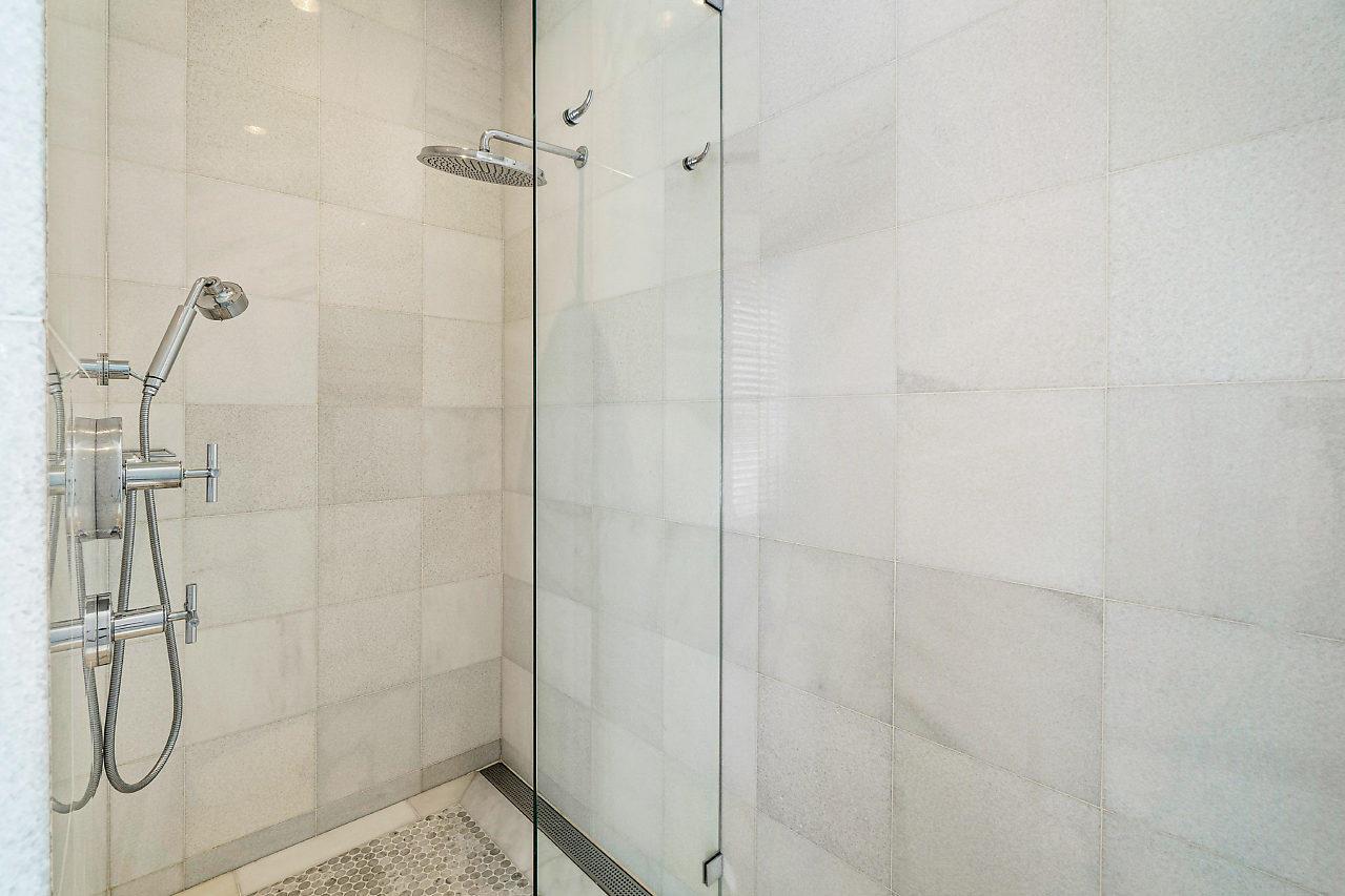 TROPICAL SHORES - Residential Lease