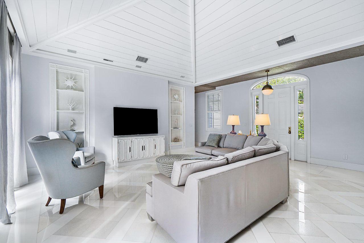 TROPICAL SHORES - Residential Lease