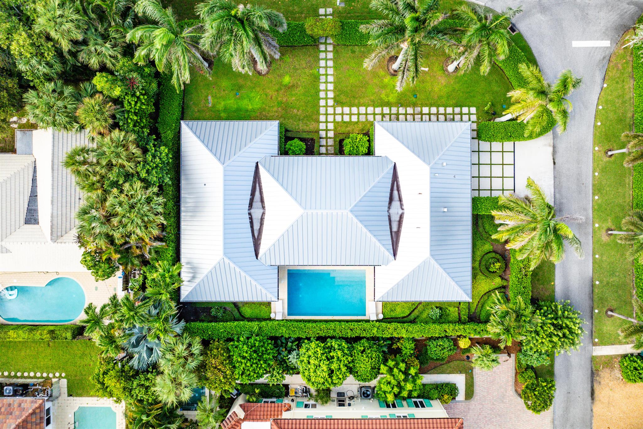 TROPICAL SHORES - Residential Lease