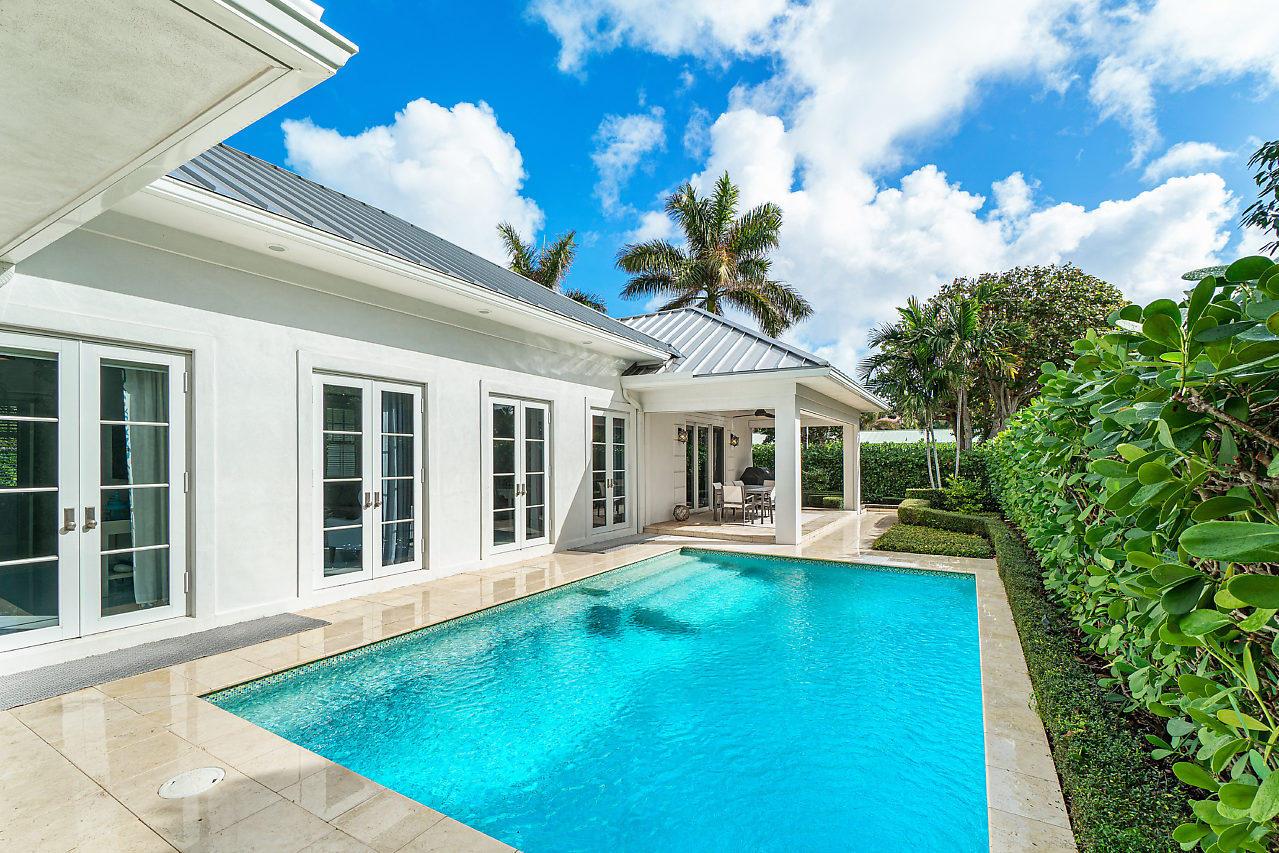 TROPICAL SHORES - Residential Lease