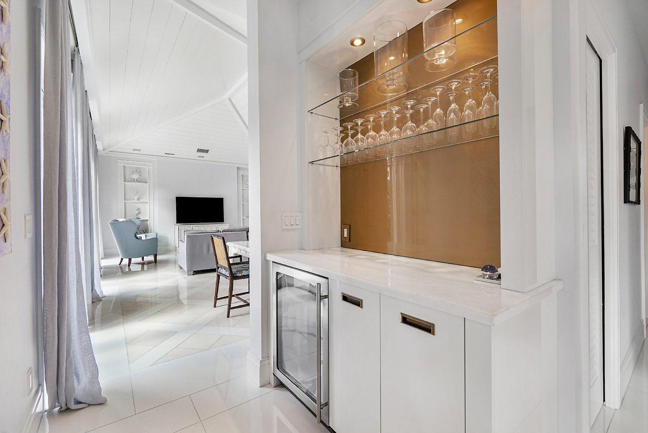 TROPICAL SHORES - Residential Lease