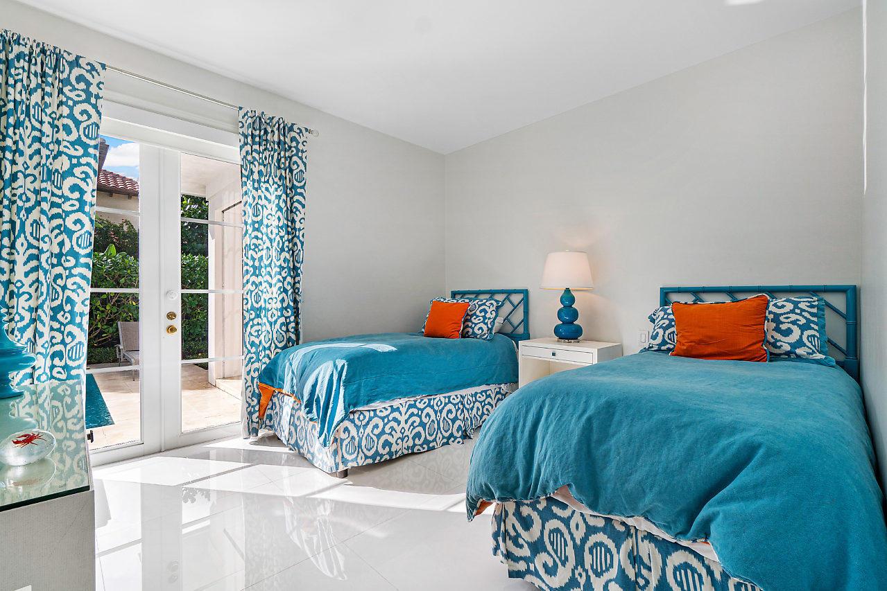 TROPICAL SHORES - Residential Lease