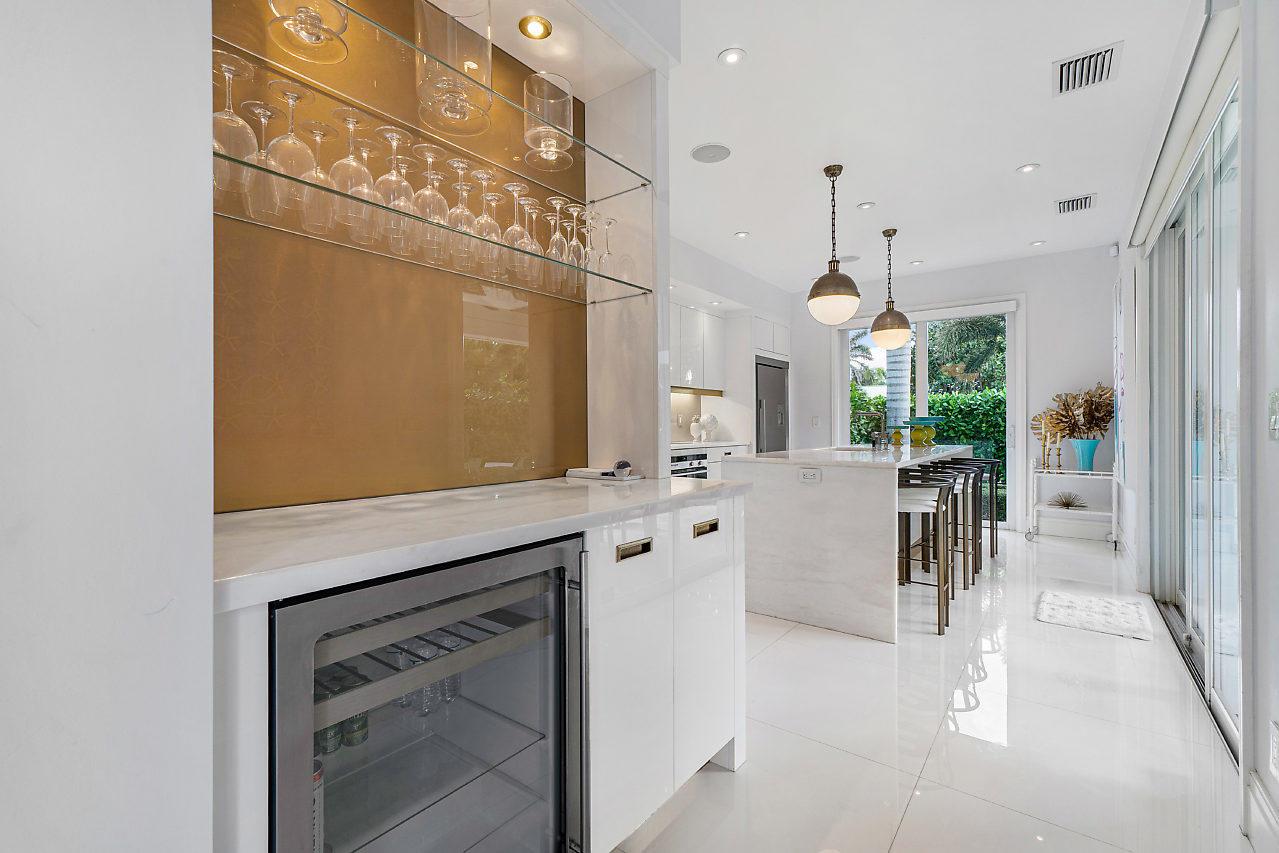 TROPICAL SHORES - Residential Lease