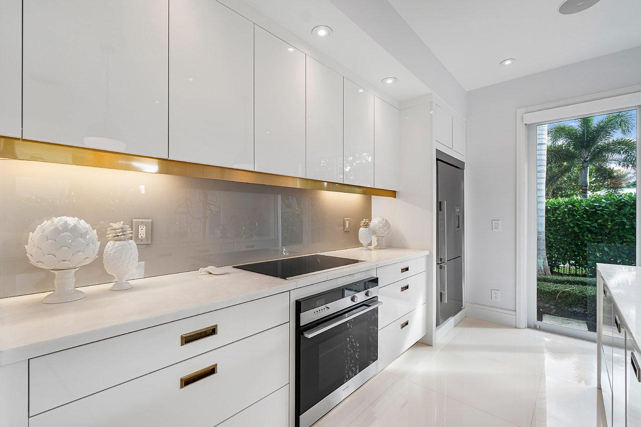 TROPICAL SHORES - Residential Lease