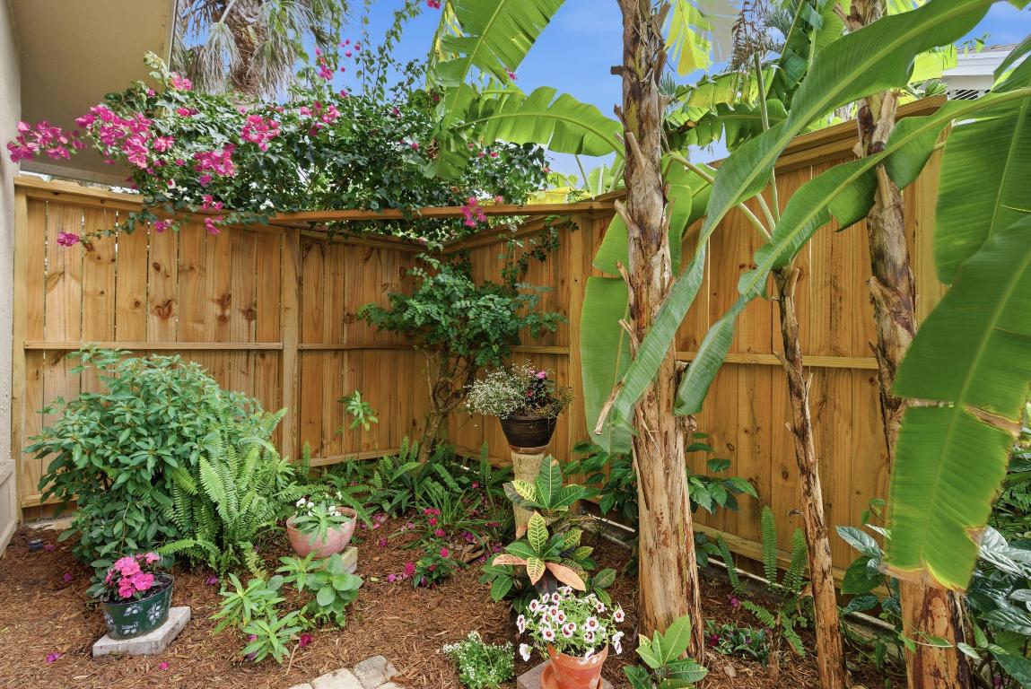 MARINER SANDS COUNTRY CLUB - Residential