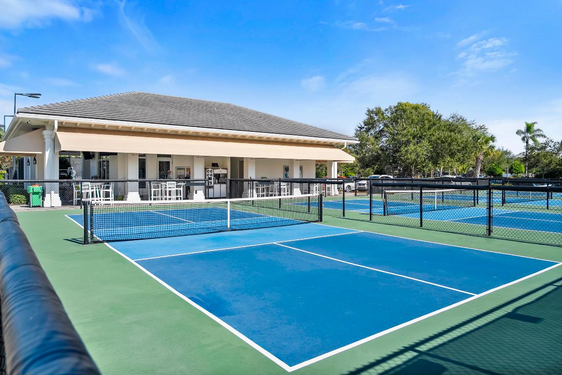 MARINER SANDS COUNTRY CLUB - Residential