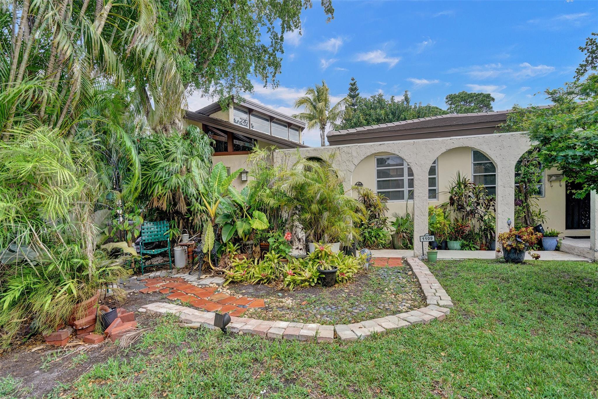 1109 NE 16th Pl
