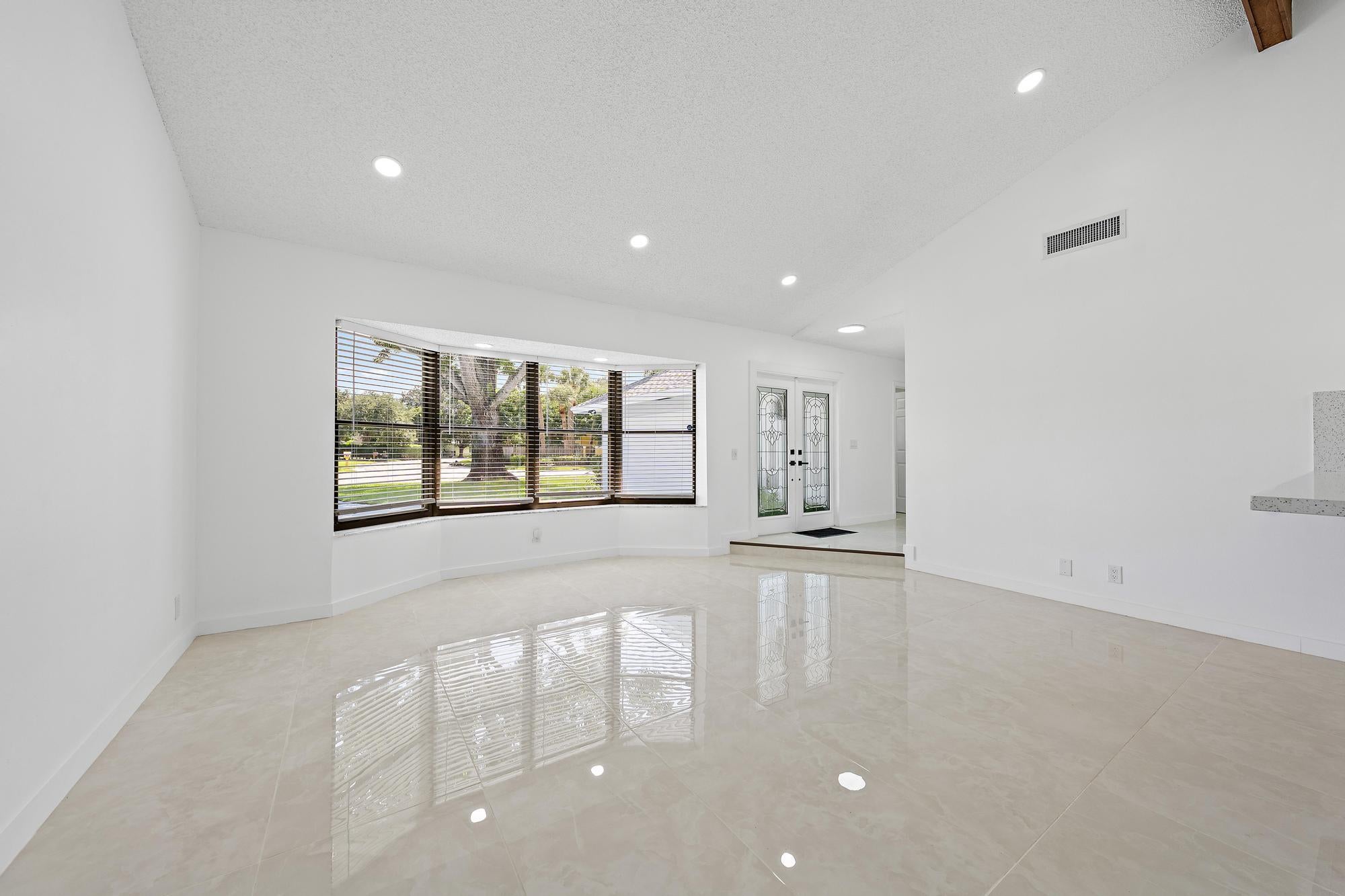 1633 WOODS BEND Road